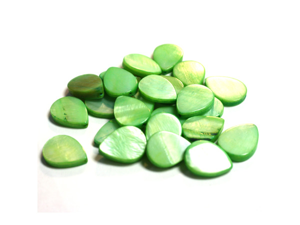 18MM Td Grn Fw Shell Tear Drop Beads
