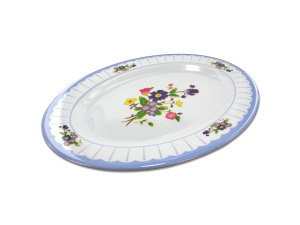 Oval plate with flower design